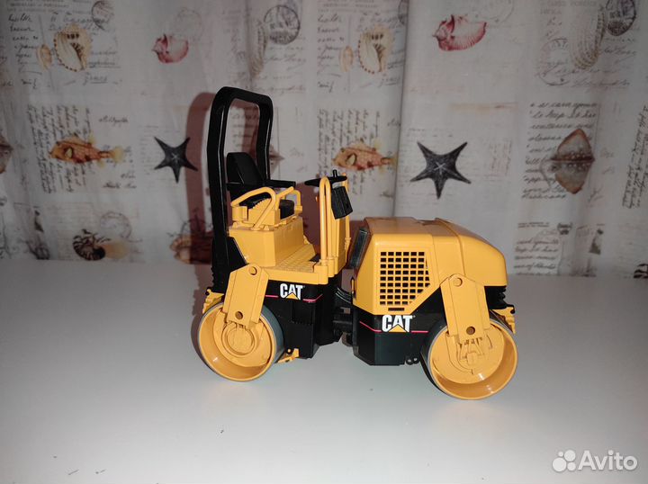 Экскаватор Bruder, каток, бульдозер катерпиллер
