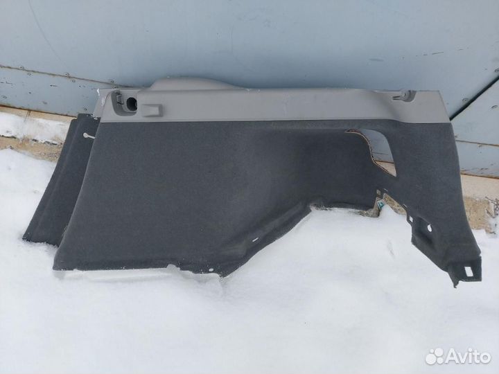 Обшивка багажника правая Toyota Prius 2 NHW20