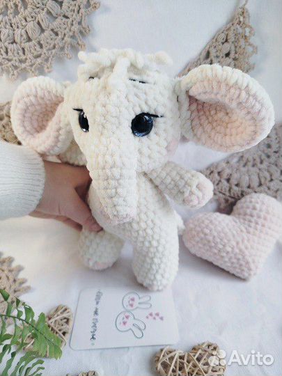 Влюбленный слоник