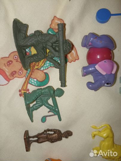 За все. Игрушки маленькие киндер и разные