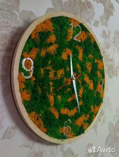 Часы настенные со стабилизированным мхом