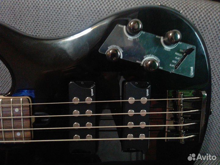 Бас гитара Yamaha trbx304