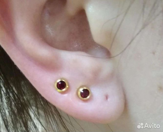 Прокалывание ушей пистолетом