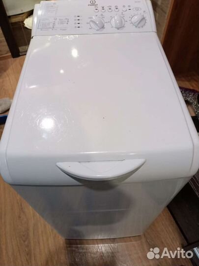 Стиральная машина Indesit с вертикальной загрузкой