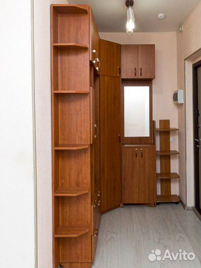 Прихожая и компьютерный стол