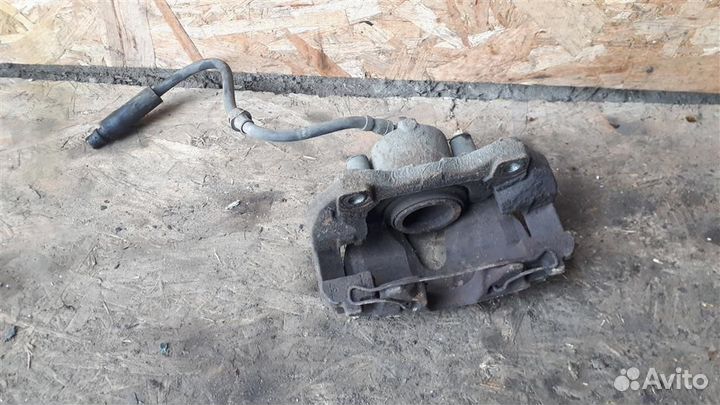 Суппорт передний левый Opel Zafira B 2005-2012