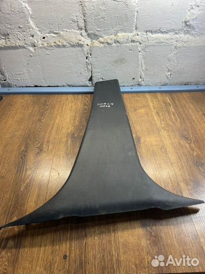 Накладка на стойку кузова правая Nissan Note