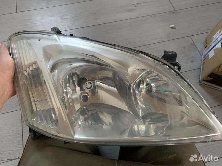 Фары corolla runx