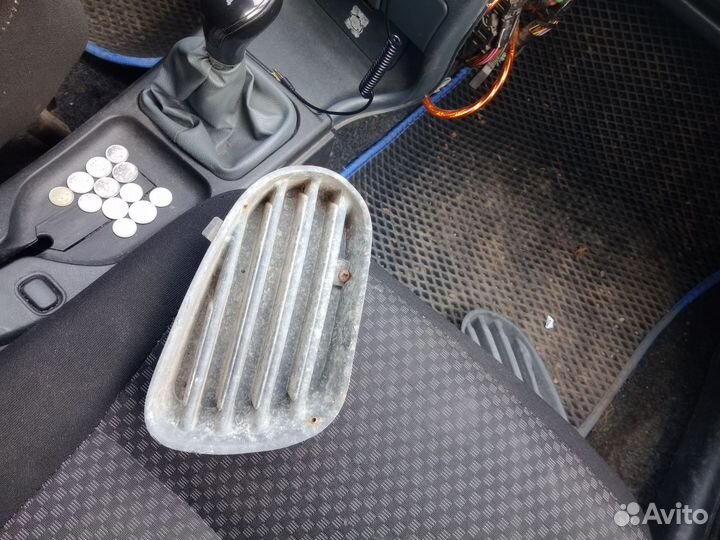 Заглушки в передний бампер Mitsubishi Carisma