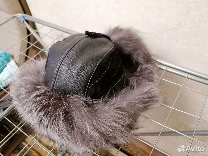 Шапка натуральный мех/кожа с хвостом енота