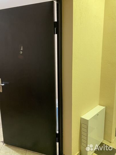 Дверь входная металлическая от застройщика