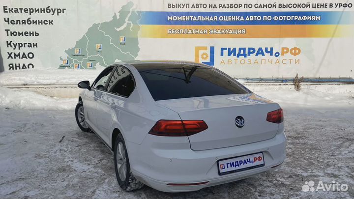 Стекло двери задней правой (форточка) Volkswagen P