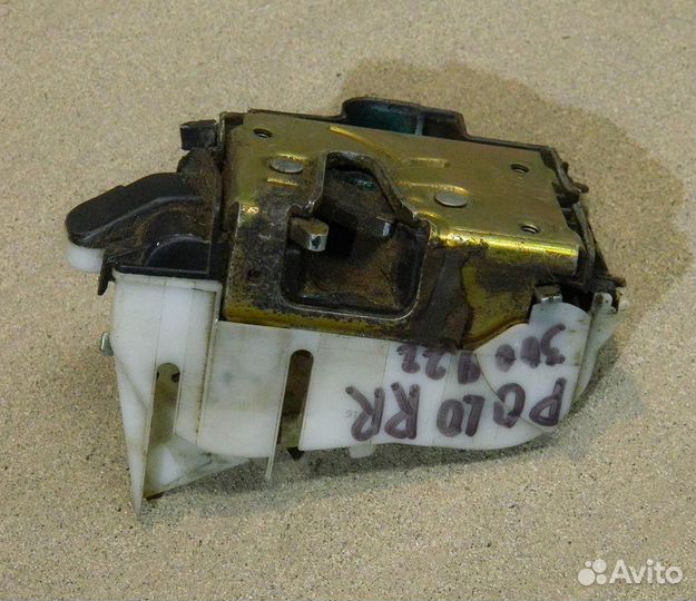 Замок двери задней правой VW Polo 3