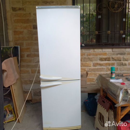 Продаётся холодильник Атлант