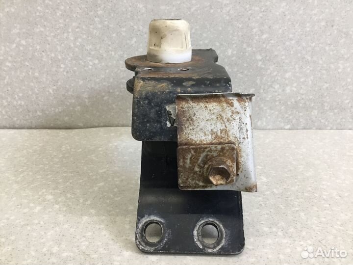 Опора двигателя задняя Toyota Land Cruiser (120)