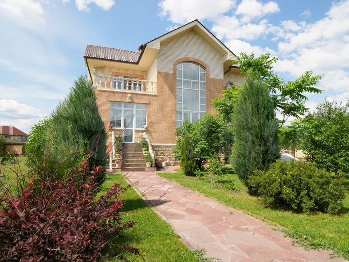 Коттедж 382 м² на участке 20 сот.