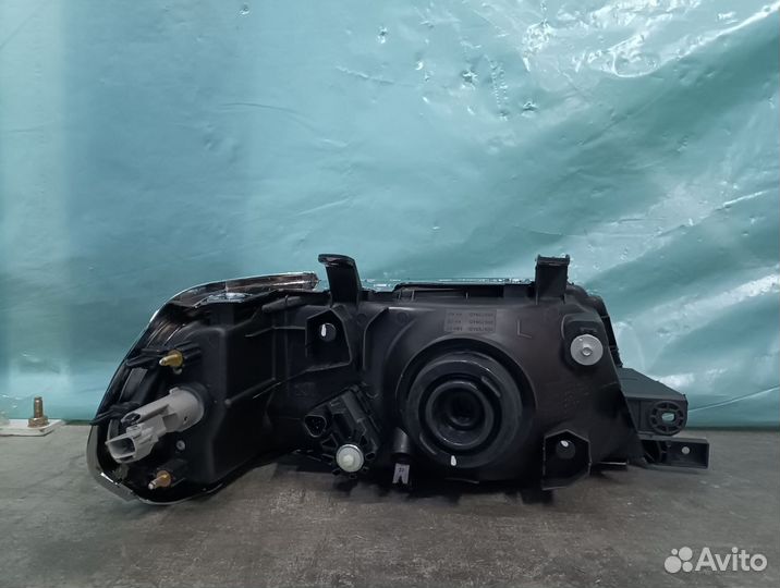 Фара левая Mitsubishi Pajero Sport 1