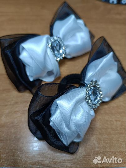 Пара нарядные бантов