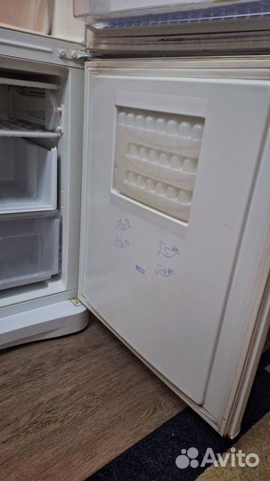Холодильник indesit