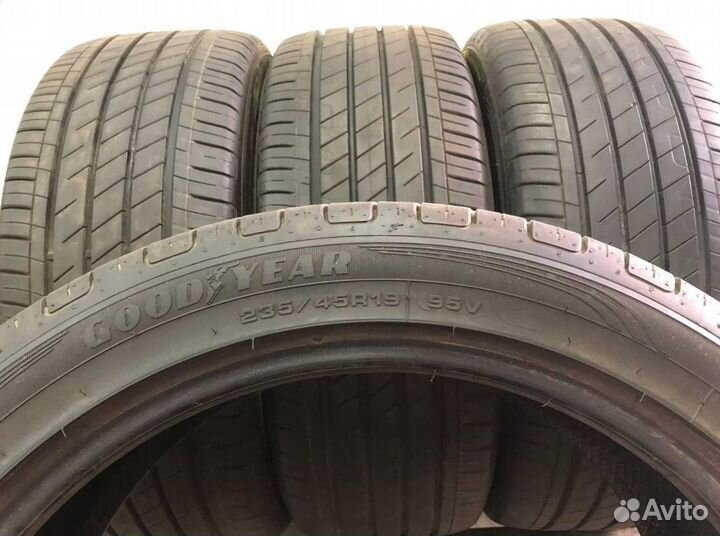 Goodyear EfficientGrip Performance 235/45 R19 95V