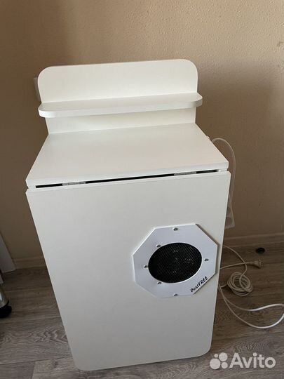 Маникюрный стол с вытяжкой