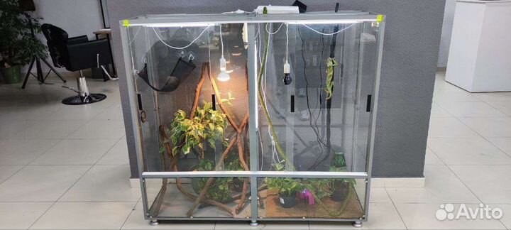 Террариум(паучатник), стойка, стеллаж на заказ