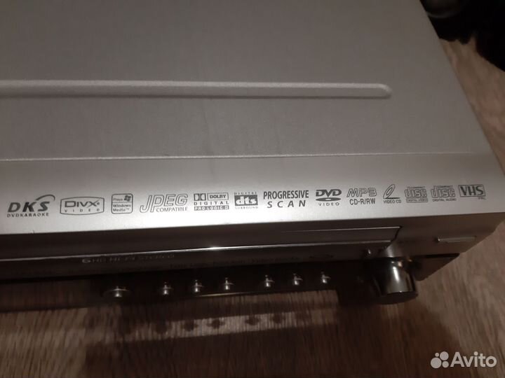 DVD/vнs-рекopдep с тюнером и караоке