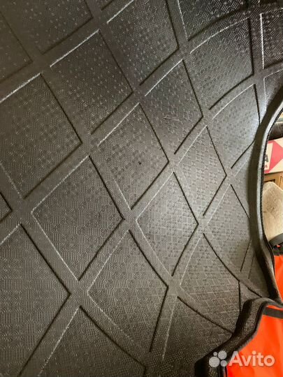 Продам коврик в багажник тойота windom