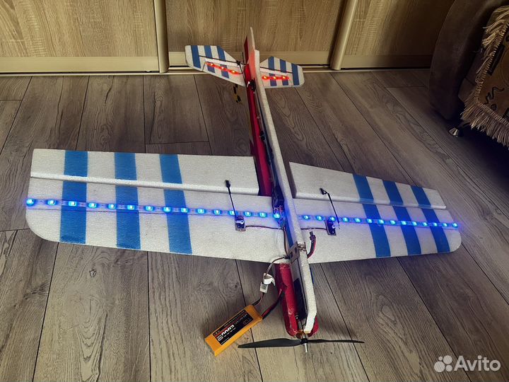 Радиоуправляемый самолет hummer epp-3d red eagle