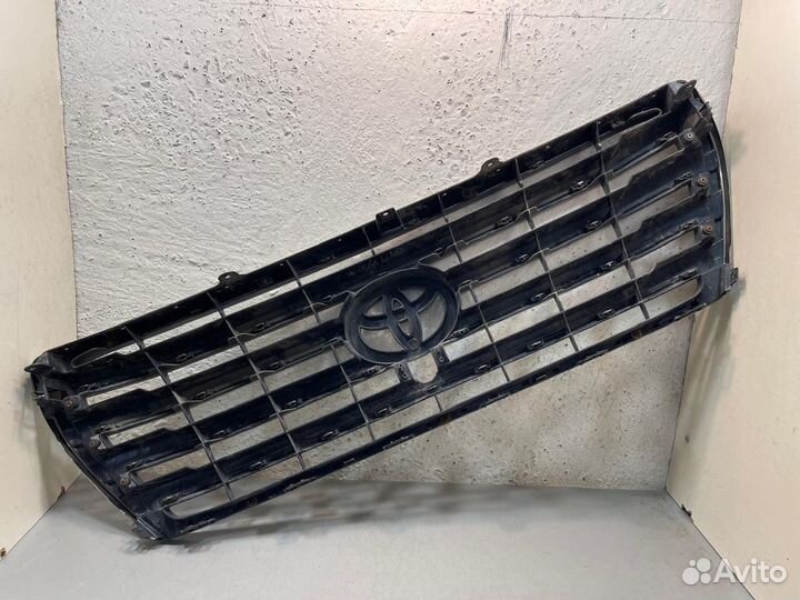 Решетка радиатора Toyota Land Cruiser 200