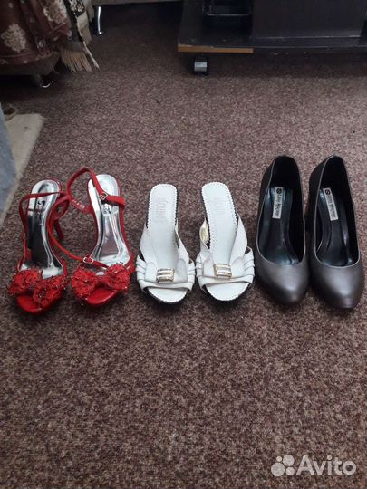 Много разной обуви