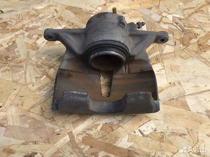 Суппорт передний правый VW Tiguan 2 Skoda Kodiaq