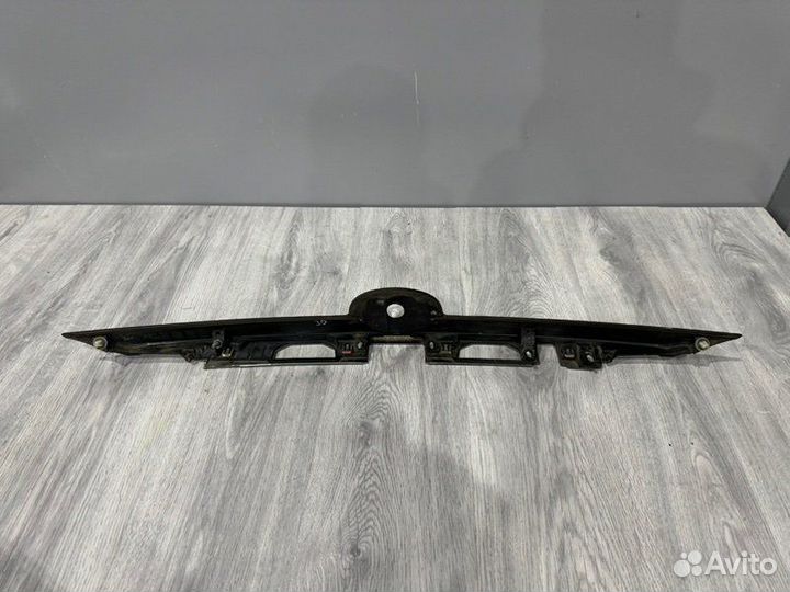 Накладка крышки багажника Toyota Camry V55 2AR-FE