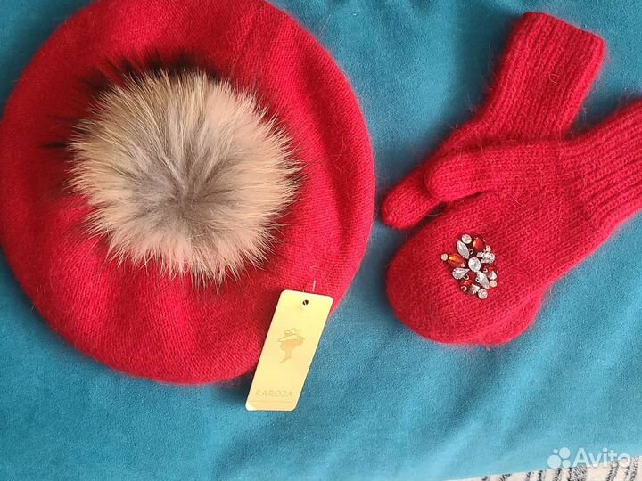Берет и варежки со стразами