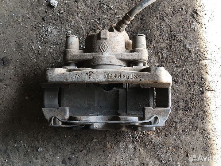 Renault fluence Суппорт