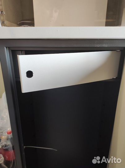 Металлический сейф/шкаф