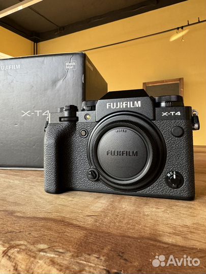 Fujifilm X-T4 black