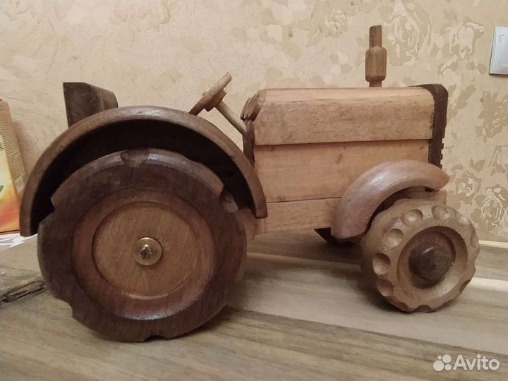 Игрушка трактор