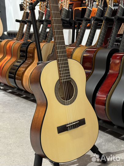 Классическая гитара 3/4