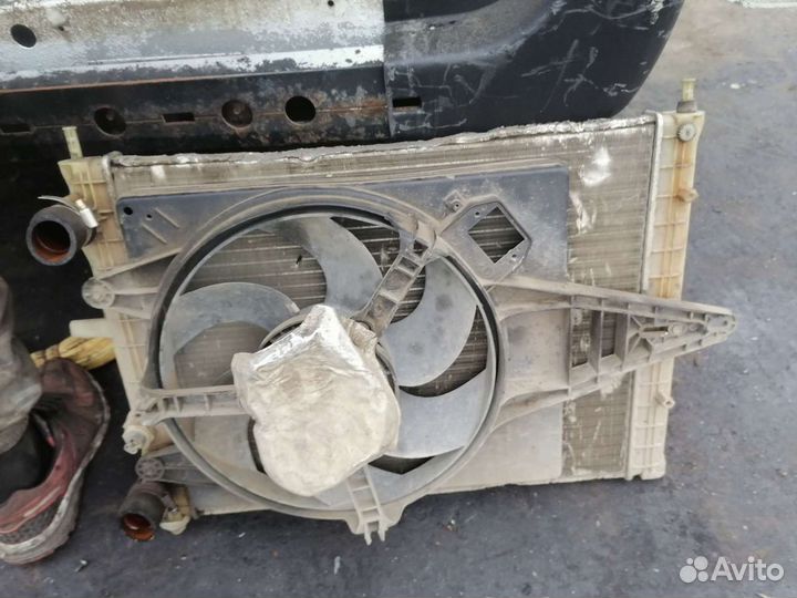 Радиатор охлаждения фиат браво 2000г 1.6