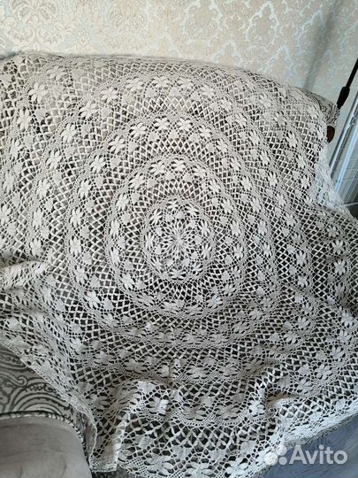 Скатерть, столешница с вышивкой