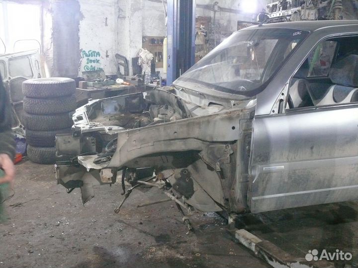 Передняя часть кузова Chevrolet Niva 2005