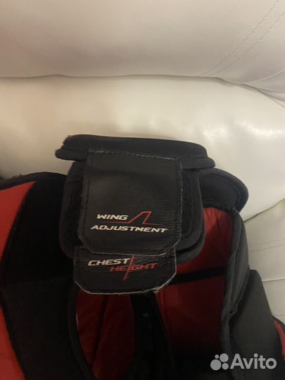 Нагрудник хоккейного вратаря