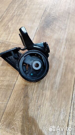 Подушка двигателя Тойота Надия