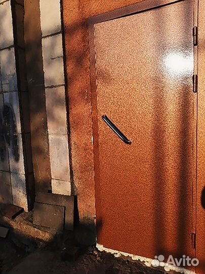 Дверь из металла