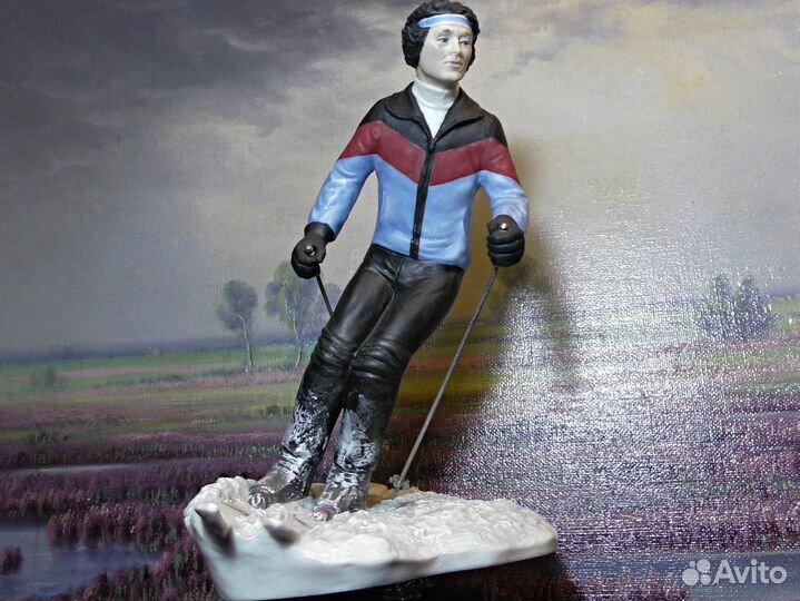 Зимние склоны.Coalport.Статуэтка.Англия.Лыжник