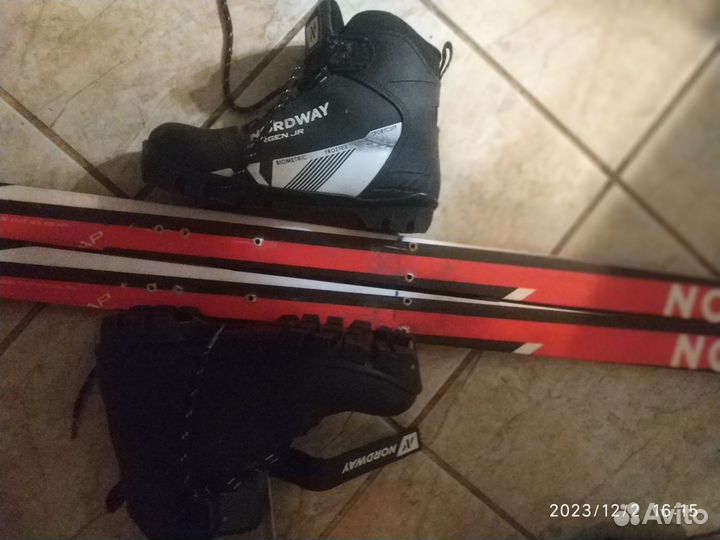 Лыжи беговые детские,ботинки (33 р),палки