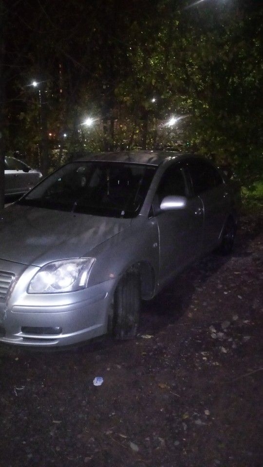 Toyota Avensis: фото владельца