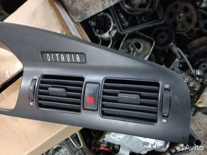 Skoda Octavia A4(00-11) накладка торпеды в сборе