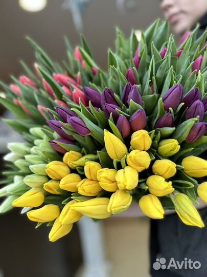 Букет из свежих и красивых тюльпанов